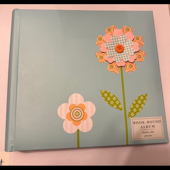 ⭐️NWT! Beautiful Flower accent photo album! - Picture 3 of 5